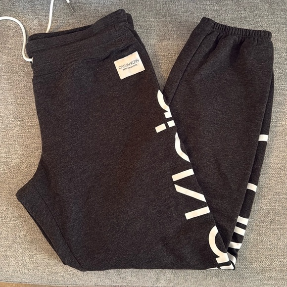 Calvin Klein Joggers - Picture 1 of 5